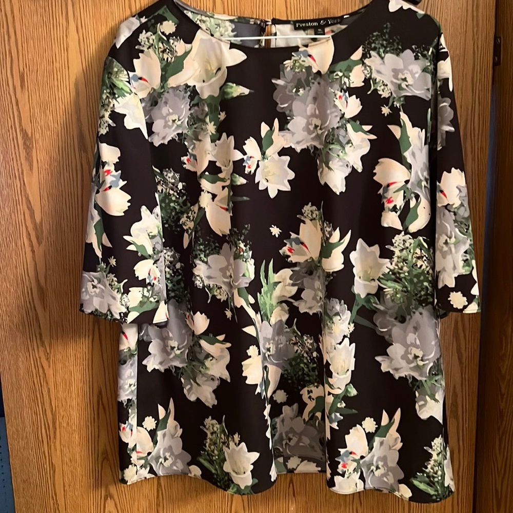 Preston and York Floral short sleeve blouse